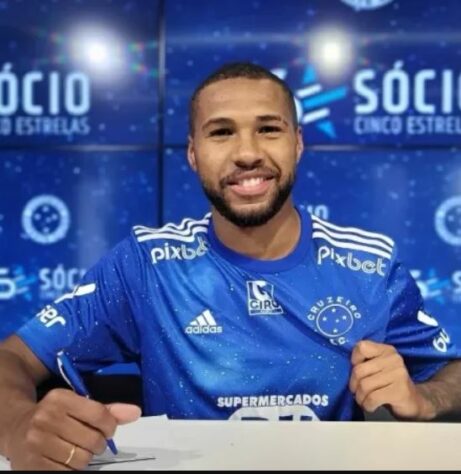 FECHADO - O Cruzeiro anunciou, no início da tarde desta terça-feira (27), a contratação do atacante Wesley, ex-Palmeiras, de 23 anos. O vínculo do atleta com a Raposa será de quatro temporadas.