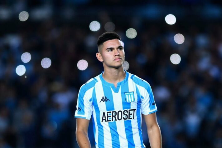 Carlos Alcaraz - 20 anos - Posição: meio-campista - Clube: Racing - Vigor do contrato: 31/12/2026 - Valor de mercado: 8,5 milhões de euros (aproximadamente R$ 46 milhões)