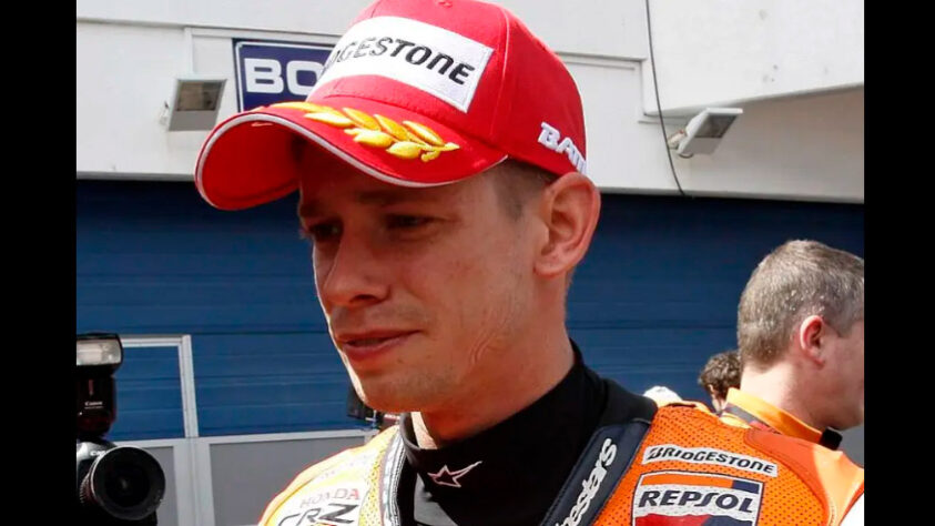 O australiano Casey Stoner, que conquistou duas vezes o título da MotoGP, se retirou das pistas após conquistar o bicampeonato, em 2012, quando tinha apenas 26 anos. Segundo o piloto, ele não tinha mais a mesma vontade para competir em alto nível profissionalmente.