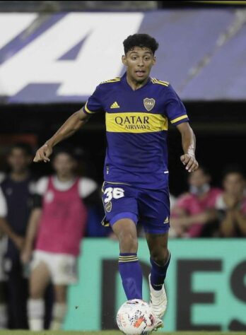 Cristian Medina - 20 anos - Posição: meio-campista - Clube: Boca Juniors - Vigor do contrato: 31/12/2026 - Valor de mercado: 4,5 milhões de euros (aproximadamente R$ 24 milhões) 