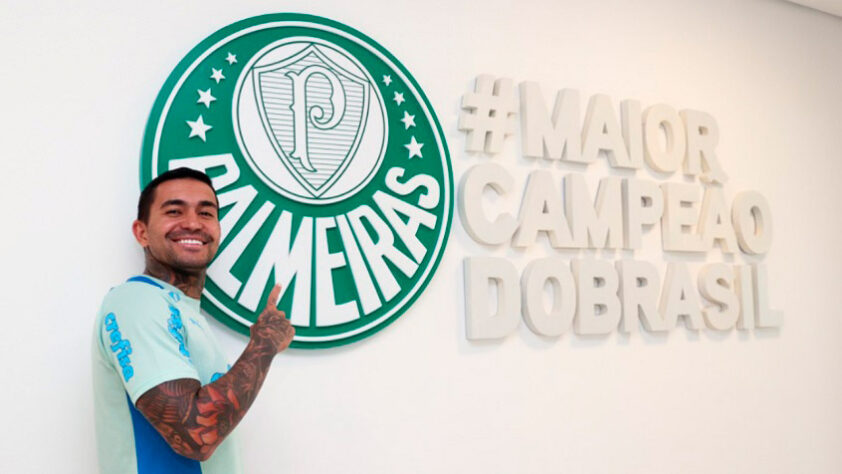 FECHADO - Palmeiras e Dudu se entenderam, e o atacante assinou a renovação de contrato com o clube nesta sexta-feira. A novela pela extensão do vínculo do ídolo se arrastava há meses, mas as partes chegaram a um denominador comum e o atleta assina com a equipe paulista até 2025