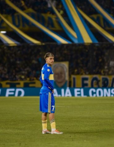 Exequiel Zeballos - 20 anos - Posição: ponta-esquerda - Clube: Boca Juniors - Vigor do contrato: 31/12/2026 - Valor de mercado: 6,5 milhões de euros (aproximadamente R$ 35 milhões)