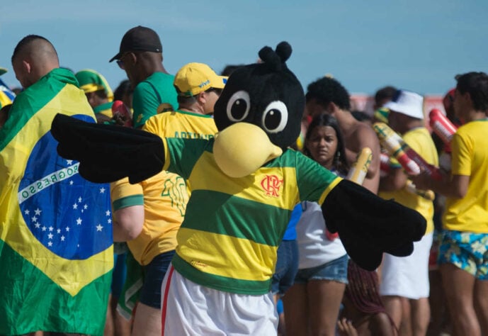 O Urubu, mascote do Flamengo, também marcou presença no evento, e viu Pedro e Everton Ribeiro entrar em campo para ajudar a Seleção.