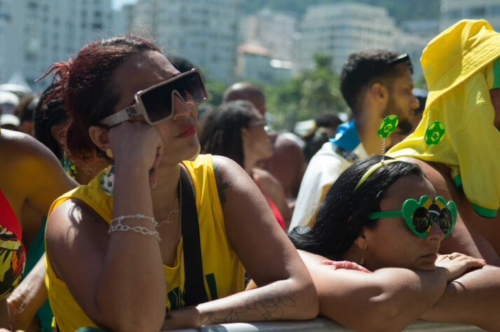 A torcedora não esconde sua frustração com o gol da Croácia, no segundo tempo da prorrogação.