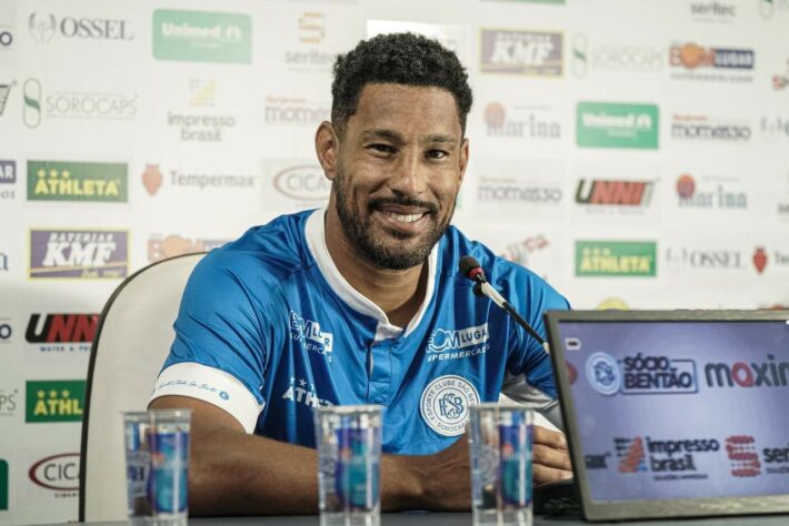 FECHADO - O zagueiro Bruno Aguiar, com passagem pelo Santos, foi anunciado pelo Sõa Bento para a disputa do Paulistão. Na última temporada, ele esteve no Brusque, onde disputou a Série B do Campeonato Brasileiro.