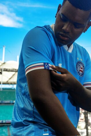 O Bahia lançou uma camisa especial para sócios. O Sócio-Torcedor deve agendar através do site para retirada dos uniformes.