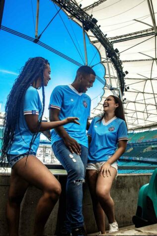 O tom de azul do uniforme é o mesmo do Manchester City.