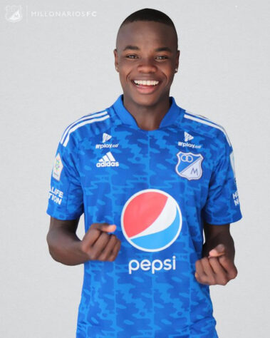 ESQUENTOU - O atacante colombiano Carlos Gómez, do Millonarios, está muito próximo do Red Bull Bragantino. A equipe de Bragança Paulista está vencendo a concorrência do Bahia e tem acerto encaminhado com o jogador. No entanto, o Tricolor baiano tenta uma última cartada, apostando no projeto e vitrine que o Grupo City pode proporcionar ao atleta.