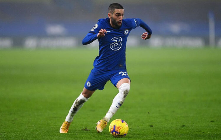 ESQUENTOU - O Newcastle está interessado em três jogadores do Chelsea. Segundo o jornal inglês "The Telegraph", os Magpies miram Connor Gallagher, Ruben Loftus-Cheek e Hakim Ziyech (foto). 