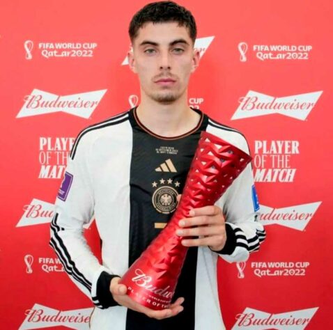 Por fim, o ânimo de Kai Havertz com o troféu de melhor jogador da partida acabou virando piada. Ele marcou dois gols na vitória sobre a Costa Rica, mas viu a Alemanha ser eliminada precocemente na Copa.