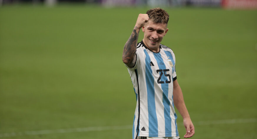 14º- Lisandro Martínez (21 anos) - Argentina - posição: zagueiro - clube: Manchester United - Valor de mercado: 50 milhões de euros (R$ 283 milhões)