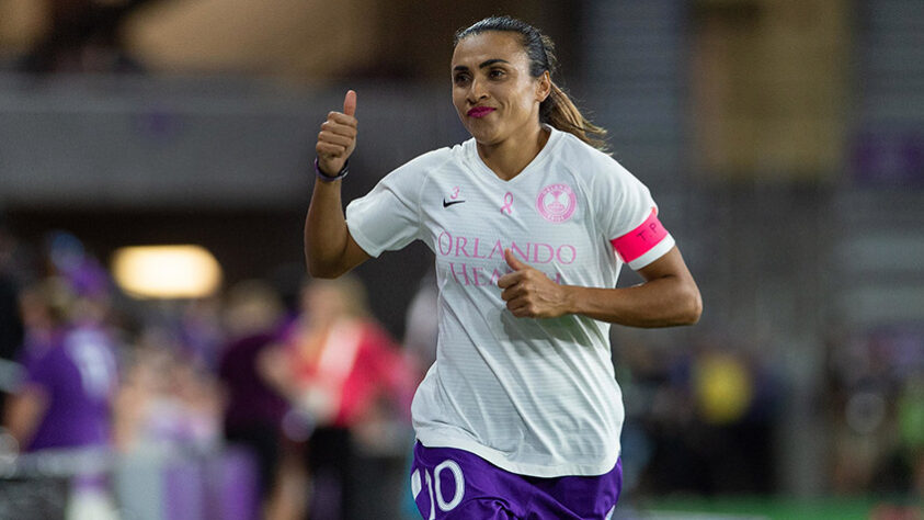 FECHADO - A meia-atacante Marta renovou seu contrato com o Orlando Pride. Nesta quarta-feira, a equipe da Flórida anunciou a extensão do vínculo da camisa 10 brasileira, que agora vai até 2024.