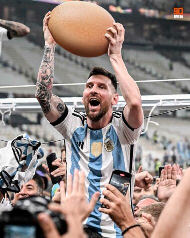 Lionel Messi supera foto mais curtida da história do Instagram e novo recorde rende memes nas redes sociais.