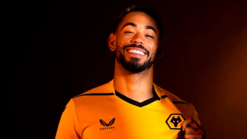 FECHADO - Neste domingo (25), o Wolverhampton anunciou a contratação do atacante Matheus Cunha, que estava no Atlético de Madrid. O jogador de 23 anos assinou contrato por empréstimo até junho de 2023, no fim da temporada, mas poderá ser adquirido em definitivo.