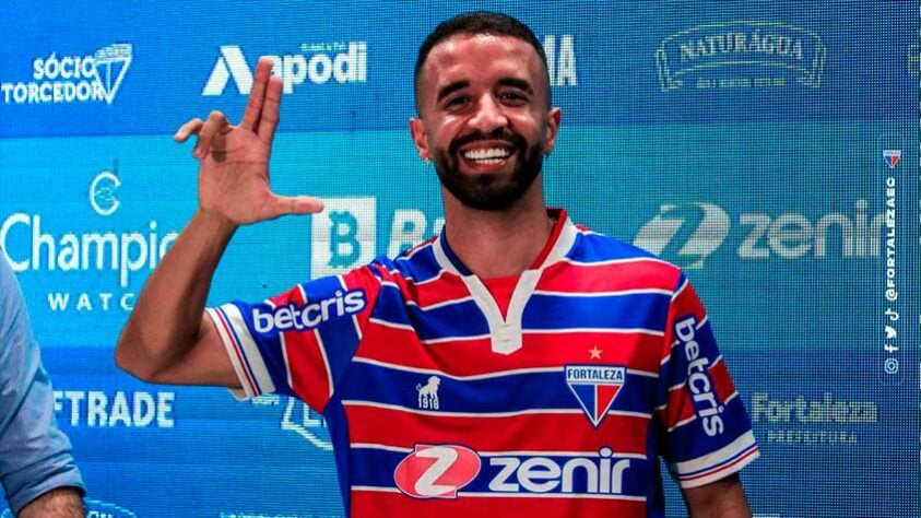 FECHADO - Bahia vence a concorrência de Corinthians e Palmeiras e acerta a contratação do volante Caio Alexandre. Projeto do Grupo City animou bastante o meio-campista, e isso, foi crucial para a negociação.