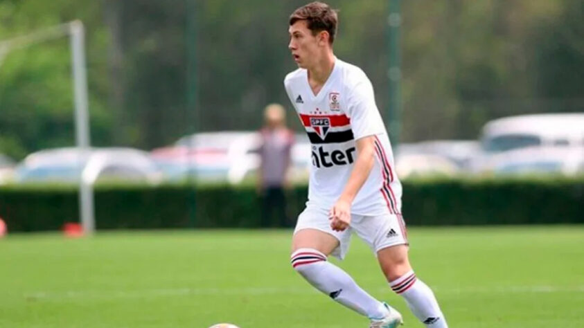 Lateral: Patryck (São Paulo), 19 anos - 2023 pode ser um grande ano para o lateral-esquerdo. Após se consolidar no time principal do Tricolor, o jovem deve ganhar ainda mais espaço desde a saída de Reinaldo, que foi para o Grêmio. Dessa forma, caso tenha um bom desempenho no Torneio Sul-Americano, Patryck pode voltar ao São Paulo com moral e ter mais minutos em campo nesta temporada.