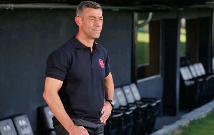 Red Bull Bragantino - Pedro Caixinha, português, 52 anos, no clube desde dezembro de 2022.