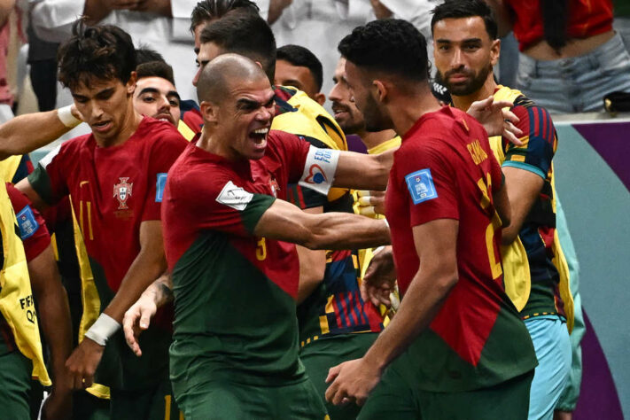 Portugal passou na primeira posição do grupo H. Nas oitavas, aplicou uma goleada contundente, por 6 a 1, diante dos suíços.