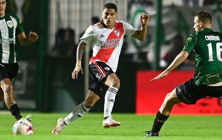 ESQUENTOU - De acordo com o site de notícias argentino Infobae, o Flamengo estaria de olho no meio-campista colombiano Quintero, que está emprestado ao River. Porém de acordo com o portal, o River Plate quer a permanência do jogador no clube argentino.