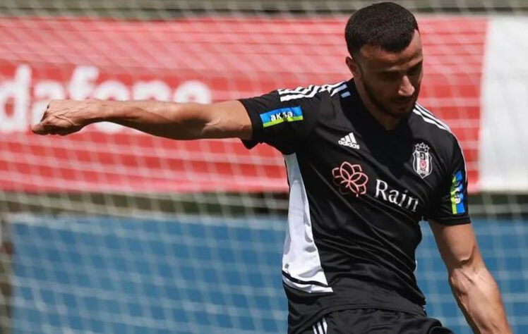 Roman Saïss - 32 anos - zagueiro - clube onde joga: Besiktas - valor de mercado: 6,5 milhões de euros (aproximadamente R$ 35 milhões) - O atleta é o capitão da equipe e teve atuações ótimas com a seleção marroquina.