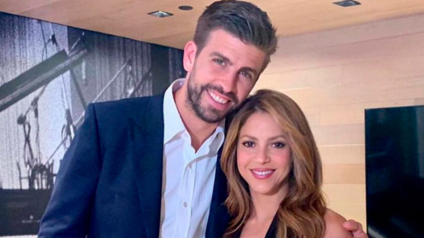 Sob a suspeita da infidelidade do zagueiro, o casal decidiu terminar após 11 anos juntos. O relacionamento de Piqué e Shakira resultou em dois filhos: Milan e Sasha.