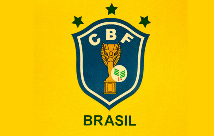 1982 - A camisa com o 'ramo de café': antes de 1982, a CBF assinou um contrato milionário com o IBC (Instituto Brasileiro do Café). O acordo de patrocínio era considerado pioneiro, e a Seleção passou a estampar a ilustração de um ramo de café em várias partes do uniforme, sempre repreendido pela FIFA. Para a disputa do Mundial, a CBF resolveu mudar o escudo da camisa, colocando a taça Jules Rimet e o polêmico ramo de café no seu símbolo. Dessa forma a FIFA não poderia proibir a exibição da figura por se tratar de parte do escudo da confederação. O ramo de café só saiu da camisa do Brasil em 1986, após muita insistência da FIFA.