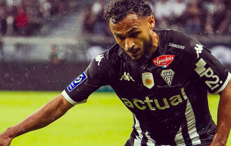 Sofiane Boufal - 29 anos - ponta esquerda - clube onde joga: Angers - valor de mercado: 8 milhões de euros (aproximadamente R$ 44 milhões) - O jogador é responsável por puxar contra-ataques, tenta criar jogadas com dribles e ainda não marcou gols no Qatar.