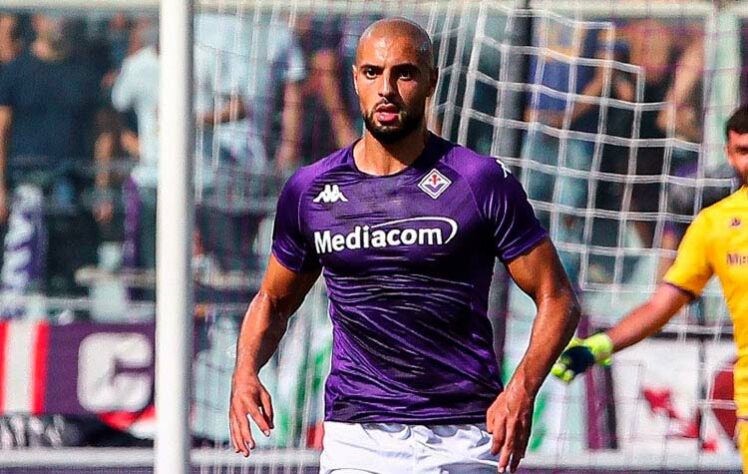 Sofyan Amrabat - 26 anos - volante - clube onde joga: Fiorentina - valor de mercado: 10 milhões de euros (aproximadamente R$ 55 milhões) - Como um leão em campo, o jogador tem um papel extremamente importante para apoiar o setor defensivo.
