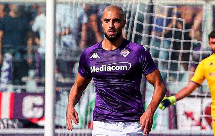 ESQUENTOU - Um dos destaques do Marrocos na Copa do Mundo, o volante Sofyan Amrabat abriu conversas com o Manchester United (Inglaterra), segundo o jornal 'The Athletic'. O jogador pertence à Fiorentina, mas já teria dado sinal verde para que as negociações fossem levadas adiante. 