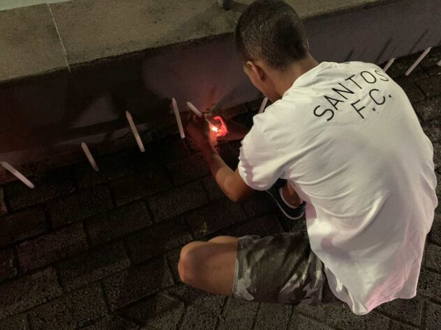 GALERIA: Orações para Pelé na frente do Hospital Albert Einstein, em São Paulo (SP).