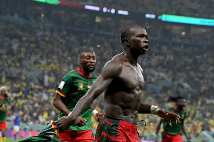 Aboubakar anotou dois gols na competição. Um foi de cavadinha, contra a Sérvia, e o outro de cabeça, diante do Brasil.