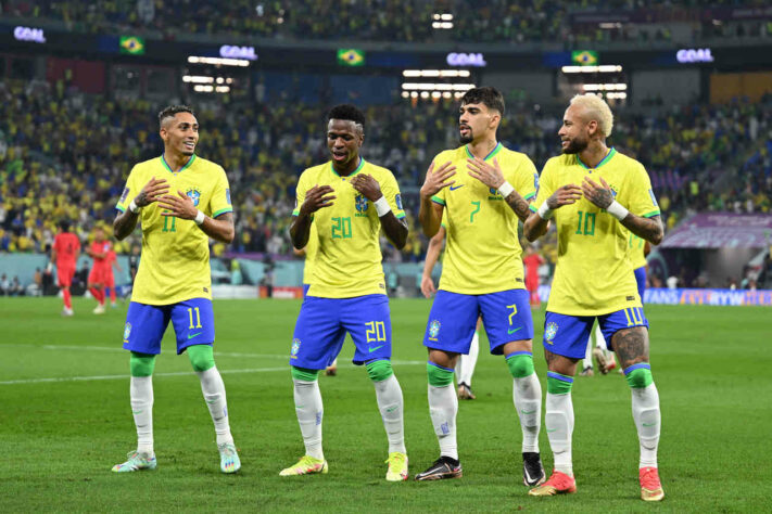 O Brasil venceu a Coreia do Sul por 4 a 1, nesta segunda-feira (05), e avançlou às quartas de final da Copa do Mundo Qatar 2022. Agora, a Seleção Brasileira vai enfrentar a Croácia. Veja a grande vitória do Brasil em fotos: