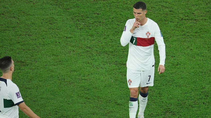 Cristiano fica bravo após ser substituído no jogo contra a Coreia do Sul e solta palavrão