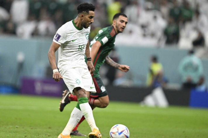 Salem Al-Dawsari - País: Arábia Saudita - Posição: meio-campista - Clube onde joga: Al-Hilal