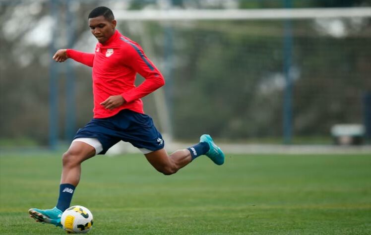 DOUGLAS MENDES - Zagueiro - Red Bull Bragantino - 18 anos