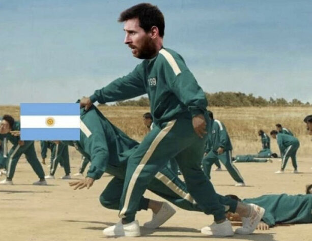 Vitória por 2 a 1 sobre a Austrália colocou a seleção sul-americana nas quartas de final contra a Holanda. Nome do jogo, Lionel Messi ganhou memes enaltecendo seu futebol. Já Lautaro Martinez, que entrou no segundo tempo e perdeu um gol impressionante, sofreu com zoeiras nas redes sociais. Veja! (Por Humor Esportivo)