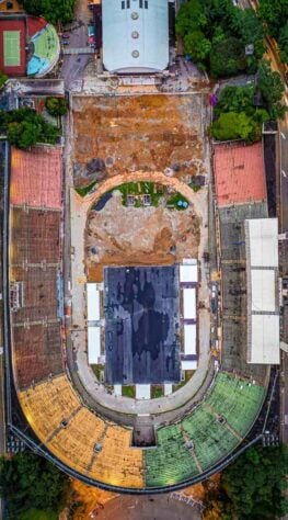 Pacaembu: o histórico estádio da cidade de São Paulo está concedido à iniciativa privada e passa por reformas. Uma das mudanças é a demolição do 'Tobogã', arquibancada do estádio.