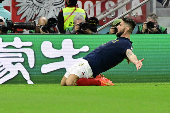 4 GOLS: Giroud (FRA)