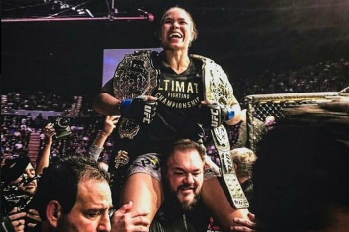 Amanda Nunes - Cinturão que conquistou: peso-galo feminino e peso-pena feminino