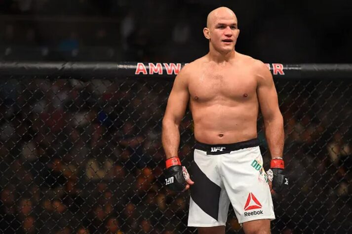 Junior dos Santos: peso-pesado (2011 - 2012).