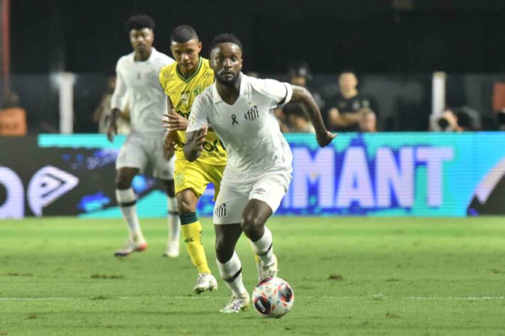 O atacante Mendoza, estreante da noite, foi um dos destaques do Santos na vitória por 2 a 1 sobre o Mirassol, neste sábado (14), em jogo válido pela estreia do Campeonato Paulista. Marcos Leonardo, que marcou um gol e perdeu um pênalti, e Lucas Braga, que decretou a virada, também se destacaram. Confira a avaliação do DIÁRIO.