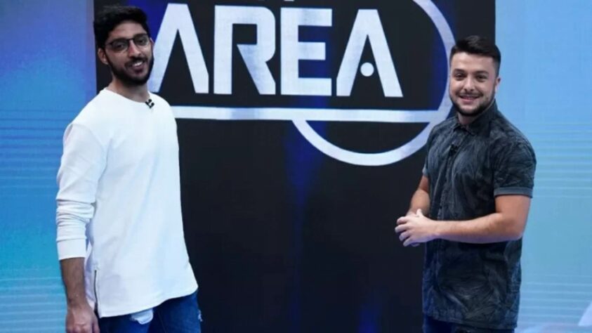 Igor Rodrigues e Magno navarro, apresentadores do 'Tá na Área', programa do SporTV que mistura informação com humor, publicaram um texto em uma rede social, anunciando o fim da parceria. Igor continua no comando da atração, a partir de agora com a companhia da jornalista Camila Carelli. Já Magno irá assumir o quadro Futebol Fantasia, do "Esporte Espetacular".