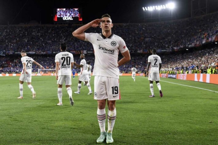 ESQUENTOU - Internacional fica a um passo de oficializar a contratação do atacante colombiano Rafael Borré que hoje atua no Werder Bremen, da Alemanha, por empréstimo. 