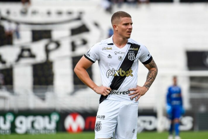 ESQUENTOU - O Vasco não desistiu da contratação de Léo Naldi e fará uma nova proposta pelo jogador da Ponte Preta. A oferta anterior, empréstimo por R$ 500 mil, foi recusada pelo clube de Campinas. A tendência é de que ocorra ainda nesta semana. O diretor de futebol Paulo Bracks e o técnico Maurício Barbieri tiveram contato recentemente com Léo Naldi e demonstraram muito interesse em contar com o jogador.