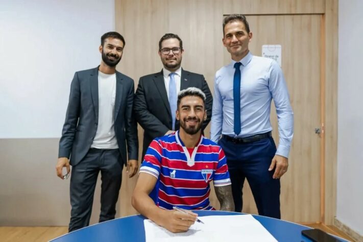 FECHADO - O Fortaleza anunciou a contratação em definitivo do centroavante argentino Juan Martin Lucero, atleta que teve como última equipe o Colo-Colo (CHI). O contrato firmado entre as partes, segundo informou o próprio Leão do Pici, tem validade até dezembro de 2025.