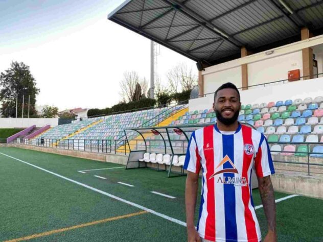 FECHADO - Juninho, atacante brasileiro formado no Náutico e que joga em Portugal há um ano, mudou de clube, mas permanece no país. O jogador é reforço do Aljustrelense, onde permanecerá até o fim da temporada europeia. 