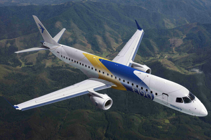 De acordo com o site da Embraer, veículos do modelo E190 podem chegar a uma velocidade máxima de 871 km/h. 