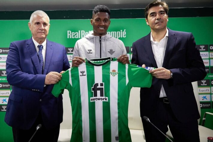 Abner - O Real Betis adquiriu 70% dos direitos do jogador por 7 milhões de euros (aproximadamente R$ 38,5 milhões). Mas, o Athletico-PR pode receber o valor de 10 milhões de euros (R$ 55,1milhões), com o cumprimento de algumas metas estipuladas.