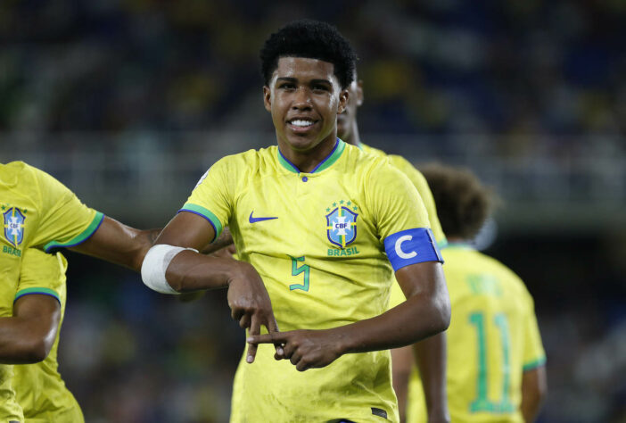 Andrey, 18 anos - Meio-campista- Vasco / A participação de Andrey no Mundial faz parte do acordo de empréstimo entre Vasco e Chelsea, o detentor do 'passe' do atleta. Assim, Andrey é presença praticamente confirmada na lista. 