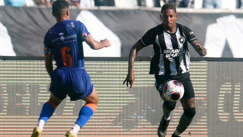 O Botafogo foi derrotado pelo Audax por 1 a 0 na tarde deste domingo, no Nilton Santos, pela primeira rodada do Campeonato Carioca. O gol da equipe adversária surgiu por conta de uma falha do sistema defensivo alvinegro. Veja as notas do LANCE! (por João García - joaogarcia@lancenet.com.br)